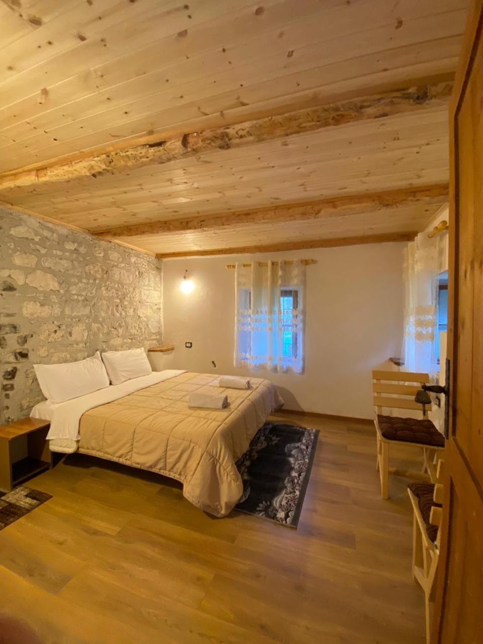 Guesthouse Dritan Tethorja 세스 외부 사진