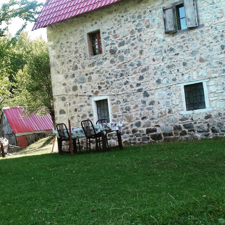 Guesthouse Dritan Tethorja 세스 외부 사진